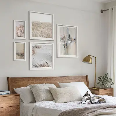 Wanddecoratie compositie in een stijlvolle natuurlijke minimalistische stijl