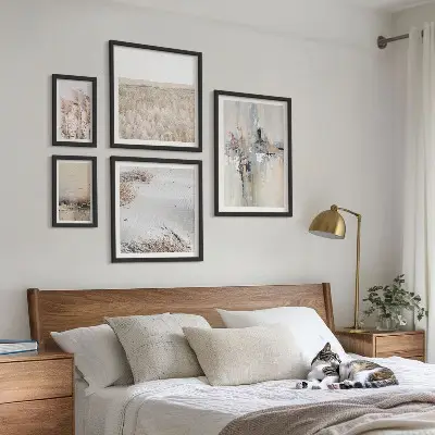 Wanddecoratie compositie in een stijlvolle natuurlijke minimalistische stijl