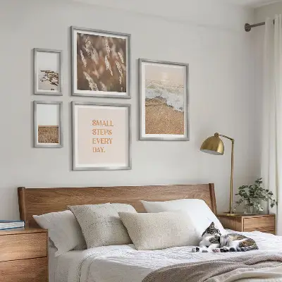 Gallery wall met citaten over het leven in kustlandschappen