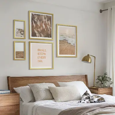 Gallery wall met citaten over het leven in kustlandschappen