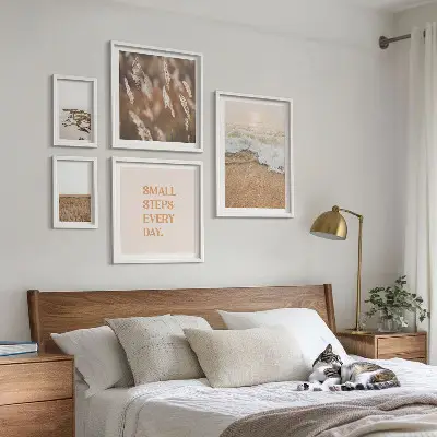 Gallery wall met citaten over het leven in kustlandschappen
