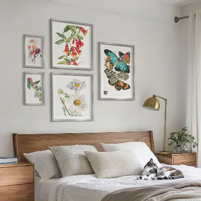 Wanddecoratie compositie met bloemen, vlinders, vogels en vintage elementen