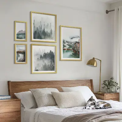 Moderne schilderijen set met berglandschappen, huisjes en water