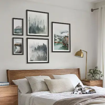 Moderne schilderijen set met berglandschappen, huisjes en water