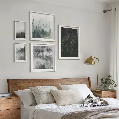 Gallery wall Groene bossen in mistige landschappen