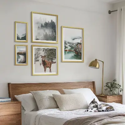 Set van moderne schilderijen met natuur, wilde dieren en bergen