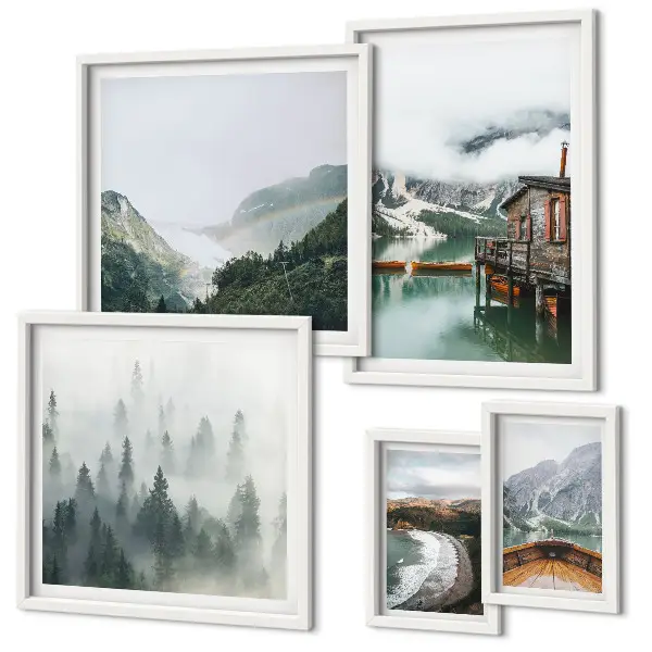 Wanddecoratie compositie met berglandschap en huizen bij water
