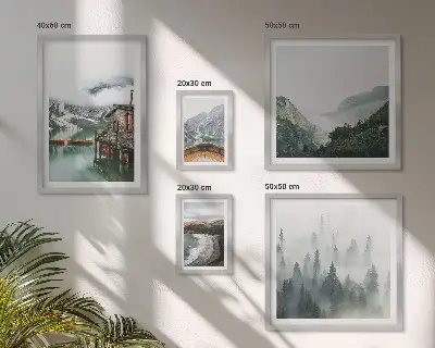 Wanddecoratie compositie met berglandschap en huizen bij water