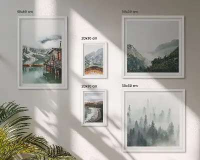 Wanddecoratie compositie met berglandschap en huizen bij water