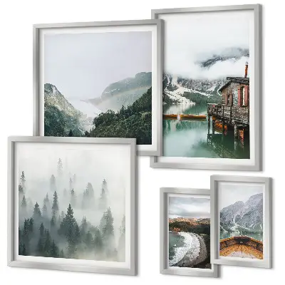 Wanddecoratie compositie met berglandschap en huizen bij water