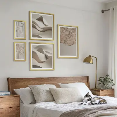 Set van moderne schilderijen met abstracte beige patronen