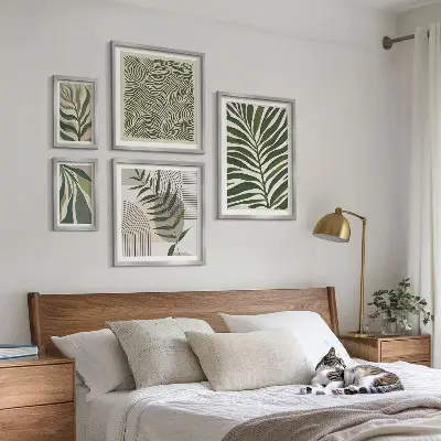Gallery wall met moderne plantenpatronen