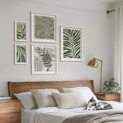 Gallery wall met moderne plantenpatronen