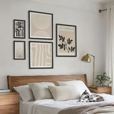 Set van moderne schilderijen stijlvolle wanddecoratie met neutrale plantmotieven