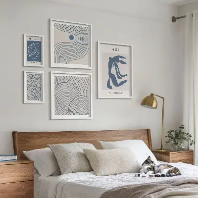 Gallery wall met abstracte moderne lijnen