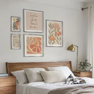 Wanddecoratie compositie met natuurlijke bloemen