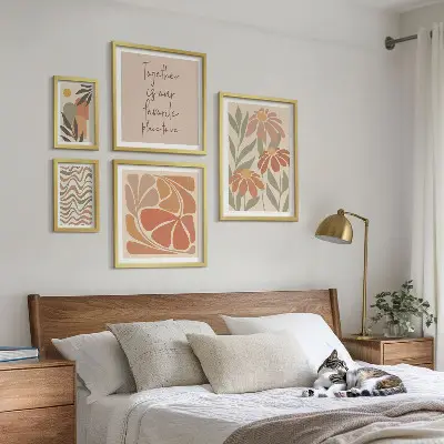 Wanddecoratie compositie met natuurlijke bloemen