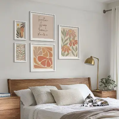 Wanddecoratie compositie met natuurlijke bloemen
