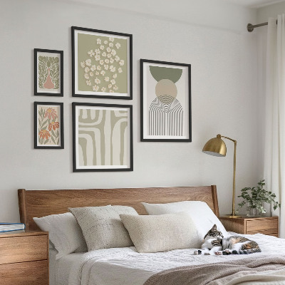 Gallery wall Stijlvolle pastelkleurige plantenafbeeldingen