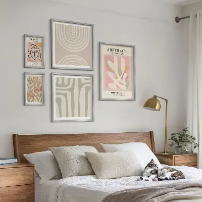 Gallery wall met abstracte planten stijlvolle wanddecoratie