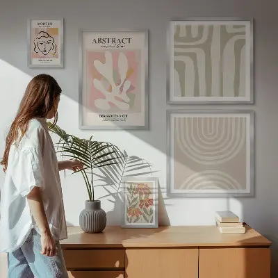 Gallery wall met abstracte planten stijlvolle wanddecoratie