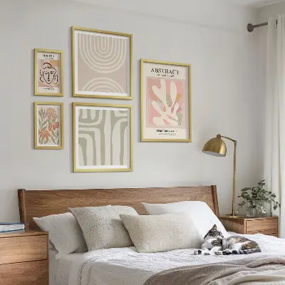 Gallery wall met abstracte planten stijlvolle wanddecoratie