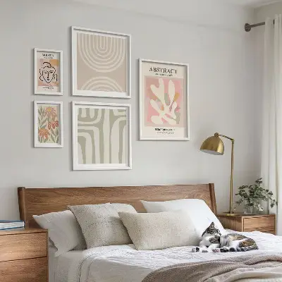 Gallery wall met abstracte planten stijlvolle wanddecoratie