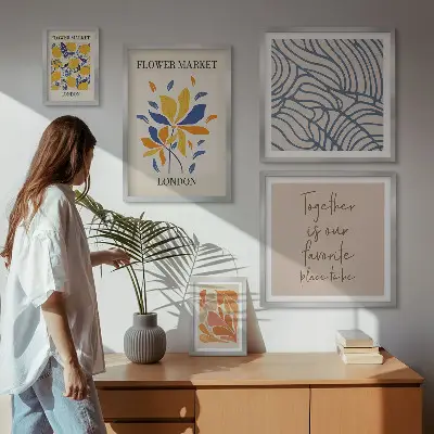 Wanddecoratie met compositie bloemmotieven en Londense inscripties