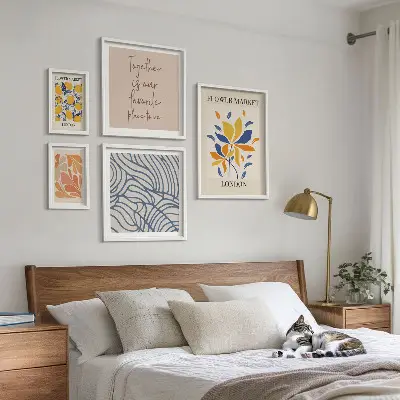 Wanddecoratie met compositie bloemmotieven en Londense inscripties