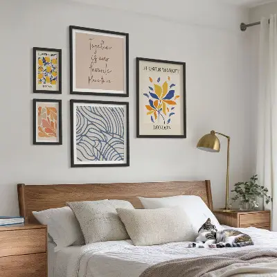 Wanddecoratie met compositie bloemmotieven en Londense inscripties
