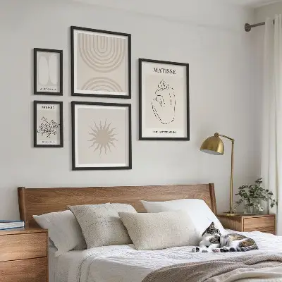Set van moderne schilderijen met minimalistische kunstlijnen