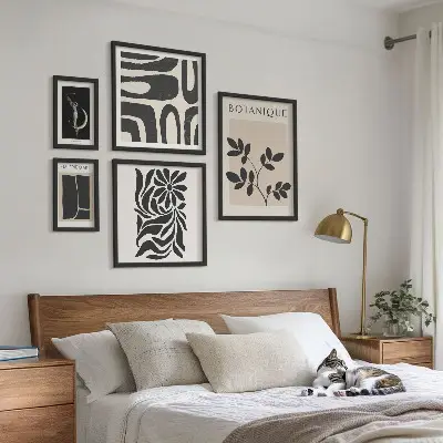 Gallery wall met moderne plantmotieven