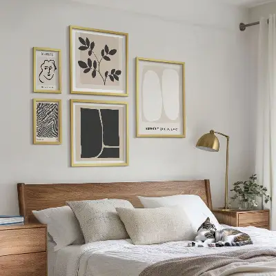 Set van moderne schilderijen met een stijlvol grafisch minimalistisch lijnenspel