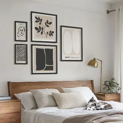 Set van moderne schilderijen met een stijlvol grafisch minimalistisch lijnenspel