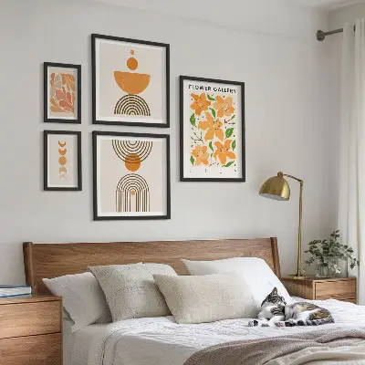 Moderne schilderijen set met stijlvolle bloemen en geometrische patronen