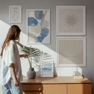 Gallery wall met stijlvolle abstracte planten