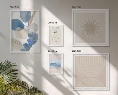 Gallery wall met stijlvolle abstracte planten