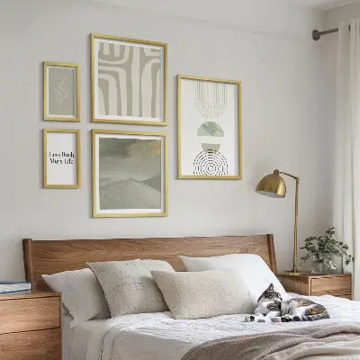 Gallery wall stijlvolle natuurafbeeldingen in pastelkleuren