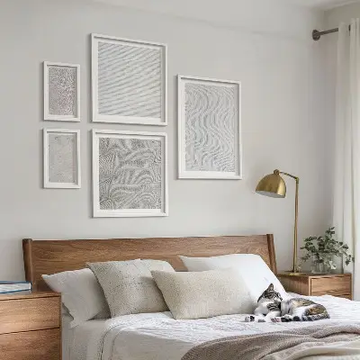 Set van moderne schilderijen met zandpatronen, structuren en geometrische vormen
