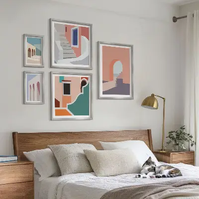 Galerijwand architectonische afbeeldingen in pastelkleuren