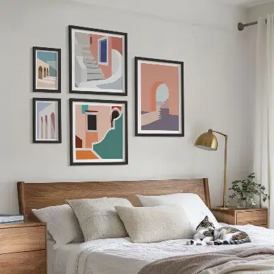 Galerijwand architectonische afbeeldingen in pastelkleuren