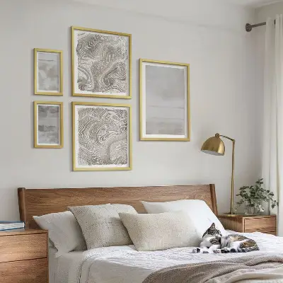 Wanddecoratie compositie met versleten texturen in moderne stijl