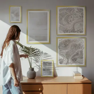 Wanddecoratie compositie met versleten texturen in moderne stijl