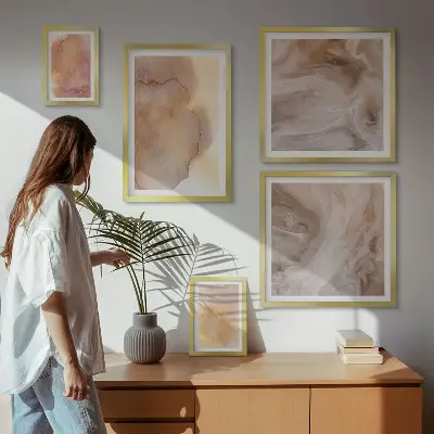 Gallery wall met warme, kleurrijke aquareltexturen