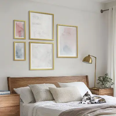 Wanddecoratie compositie met pastelkleurige aquareltexturen