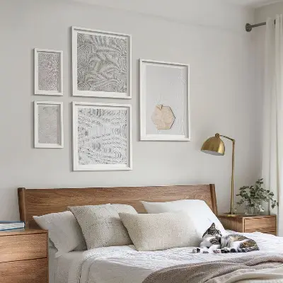 Gallery wall met lichte boho zandtexturen