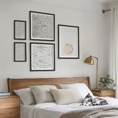 Gallery wall met lichte boho zandtexturen