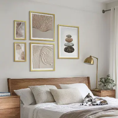 Wanddecoratie met abstracte compositie in pastelkleurige vormen