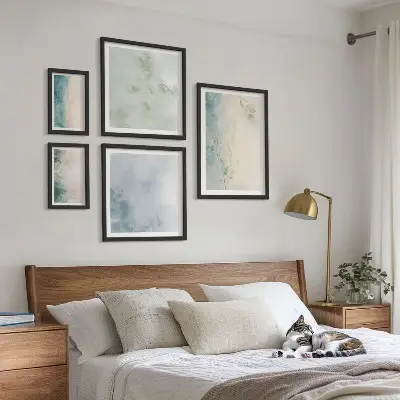 Moderne schilderijen set met gemorste waterverf op canvas in minimalistische stijl