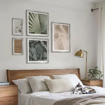 Wanddecoratie compositie met stenen, hout, stoffen en texturen